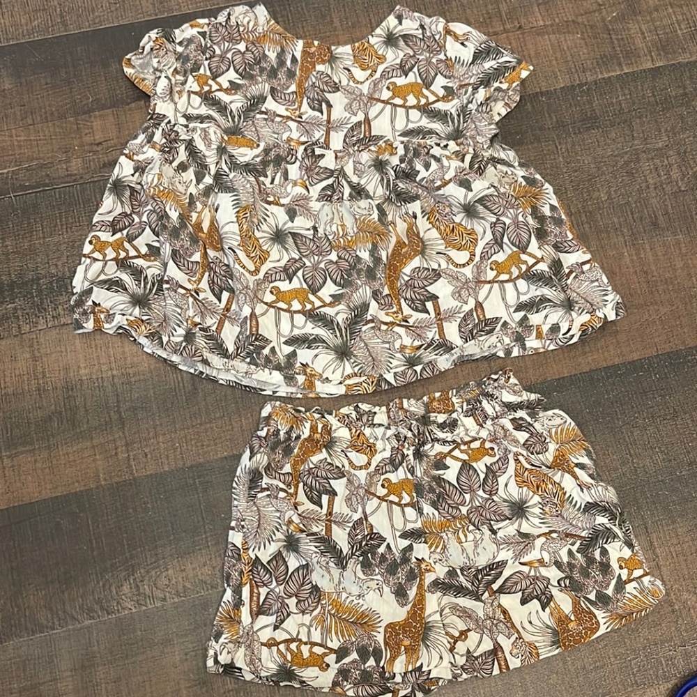 Girls size 4T Old Navy safari print outfit